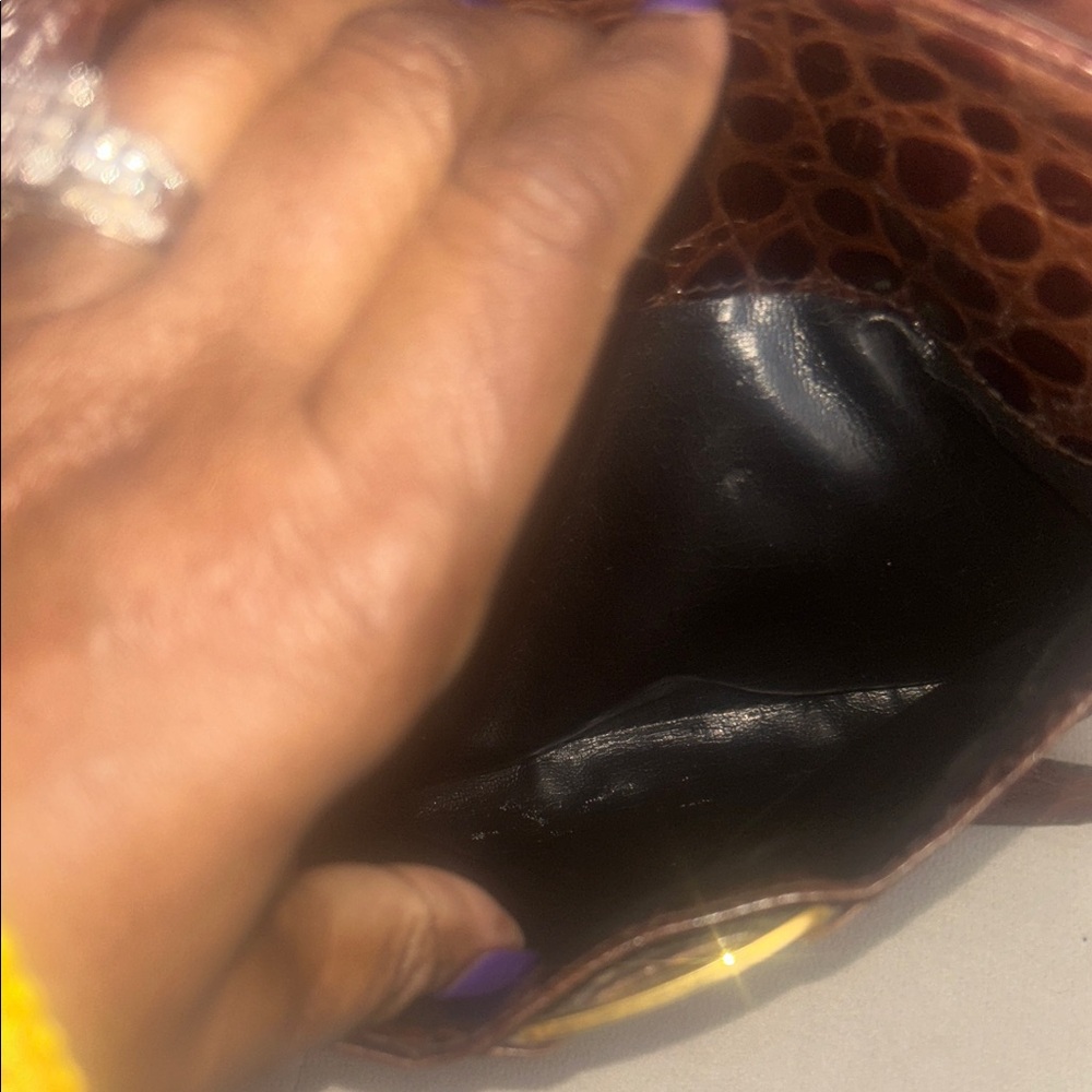 🚨VTG🚨RARE Salvatore Ferragamo CROCODILE EMBOSSED Leather Crossbody Bag
BA212559 - Picture 6 of 10